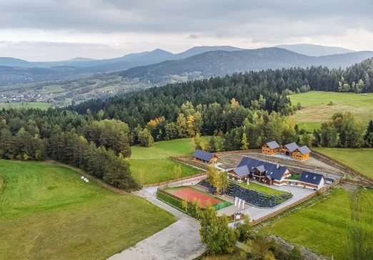 Mogielica - najwyższy szczyt Beskidu Wyspowego. Odkryj szlaki i panoramy